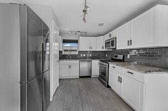 Building Photo - 6705 Sherwood Dr