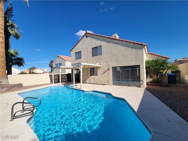 Foto del edificio - 65 Megan Dr