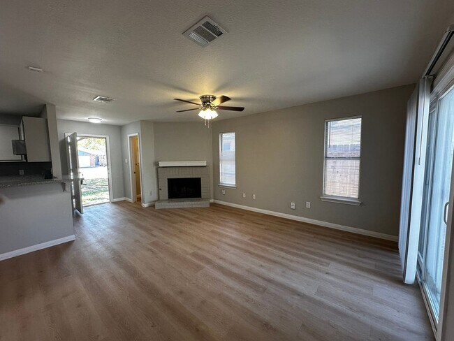 Foto del edificio - Ginder Properties2 (2906 Kestrel Dr)