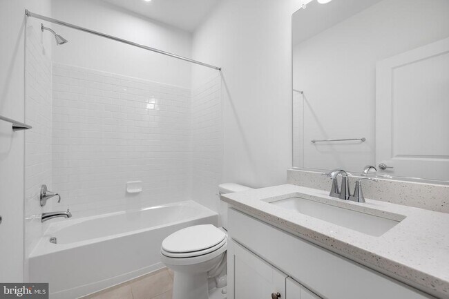 Building Photo - 210 Sundrop Ln