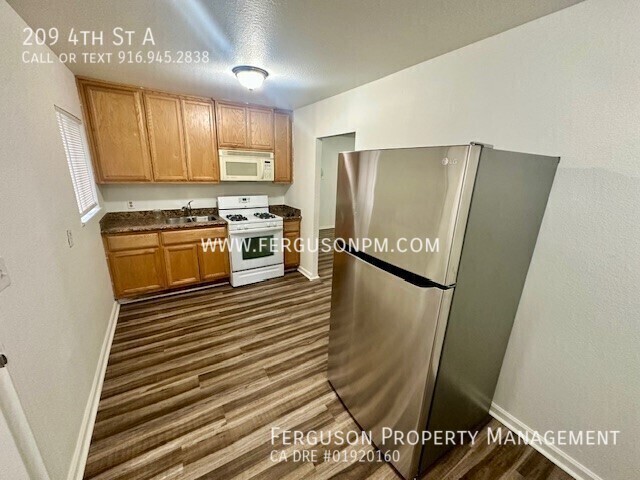 Building Photo - 209 4th St