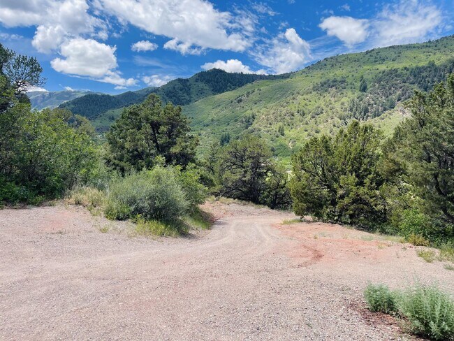 Foto del edificio - 600 Crystal Ln