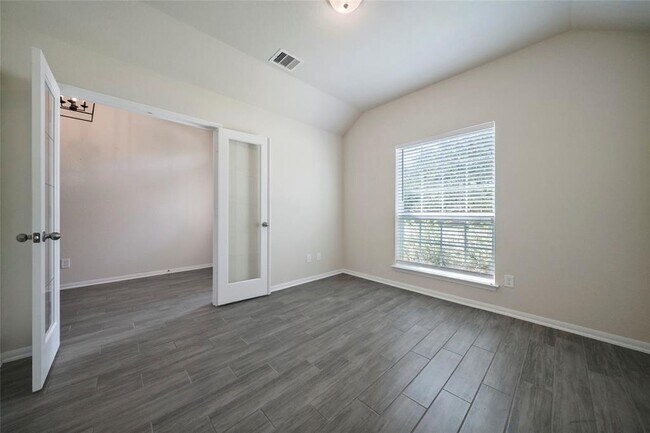 Building Photo - 3227 Fairhaven Ln