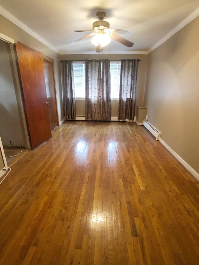 Foto principal - 25-24 33rd St