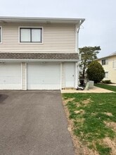 Building Photo - 722 Whitesail Dr