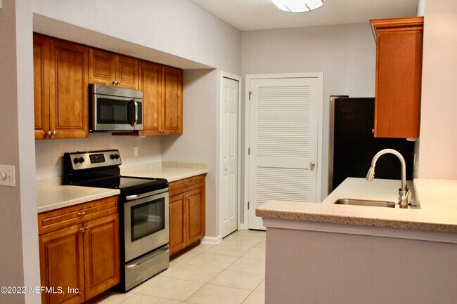 Foto del edificio - 8227 Lobster Bay Ct