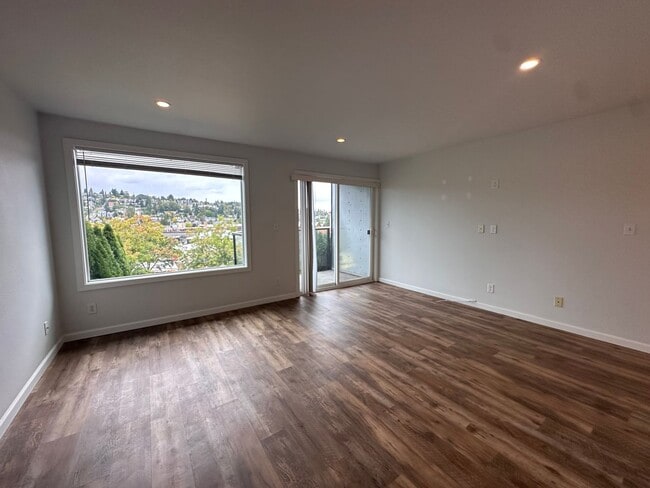 Foto del edificio - Charming 1-Bedroom Condo in West Queen Anne