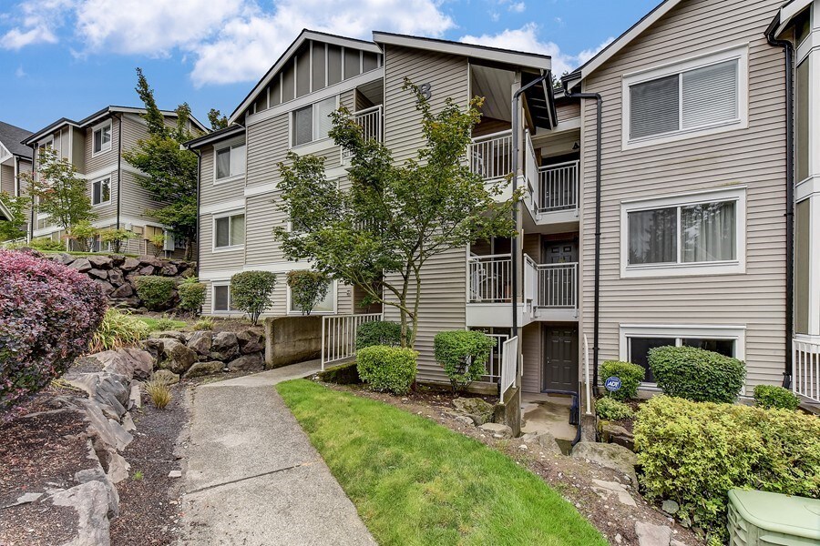 Bothell Condo for Rent in Mill Creek, WA