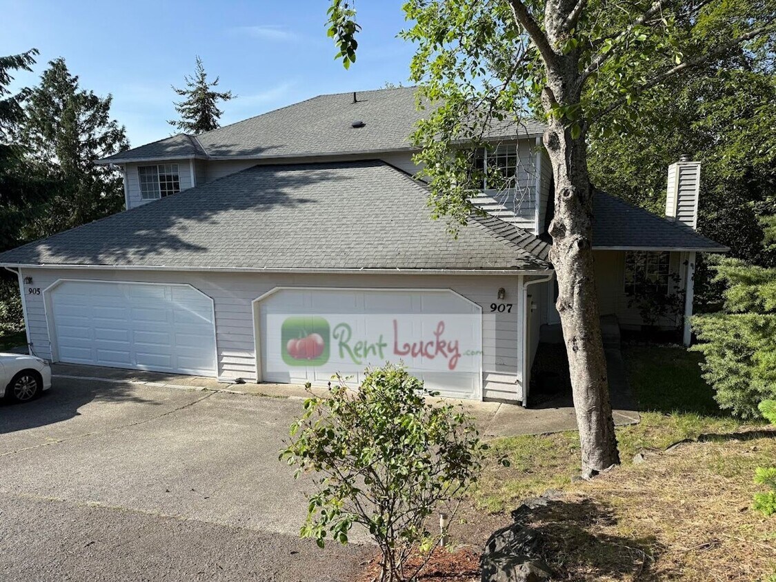 Foto principal - Cute Duplex with Attached Garage in Brown'...