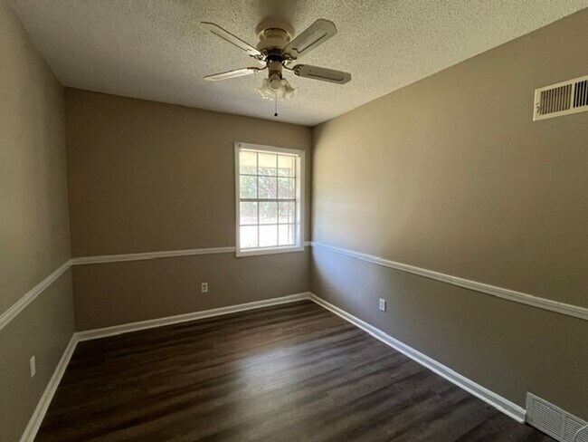 Foto del edificio - 7606 Rockingham Dr