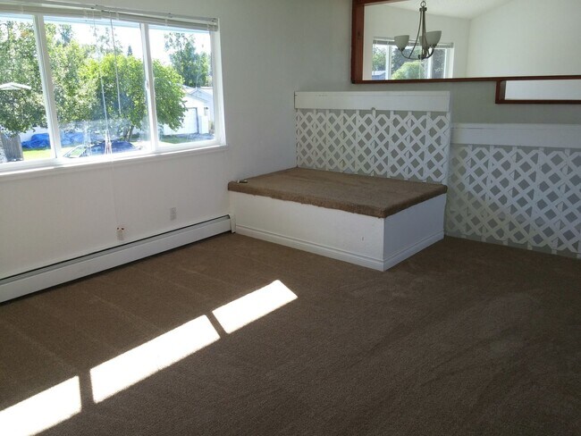 Building Photo - 830 Cedar St