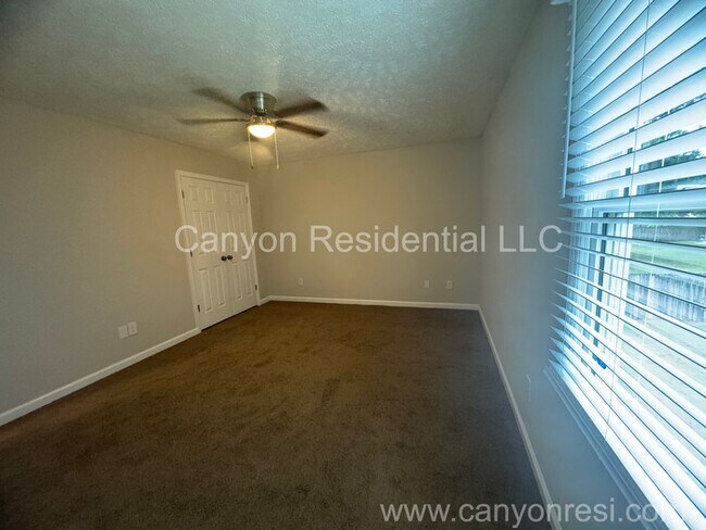 Building Photo - 6615 Burgenfield Dr