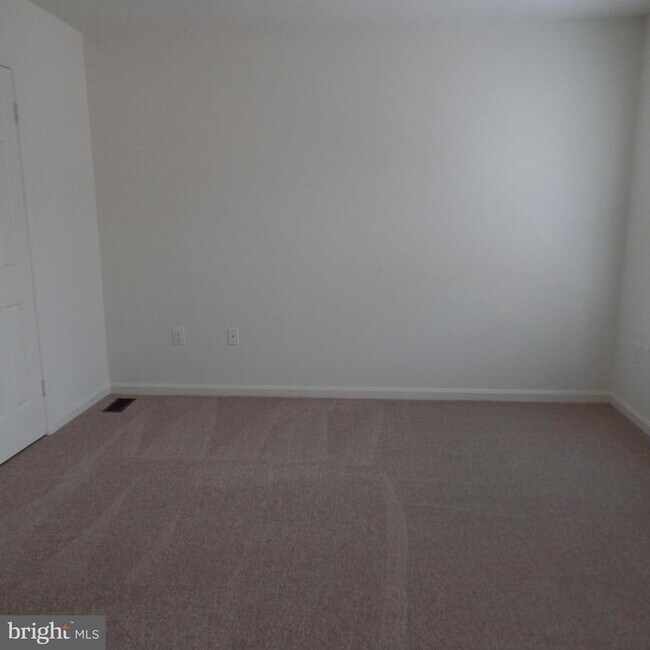 Building Photo - 9 Fieldstone Ct