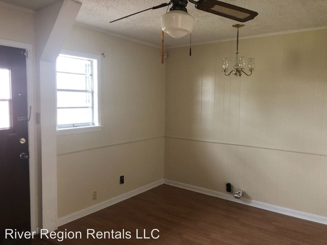 Building Photo - 3 br, 1 bath House - 2909 Tremont Street