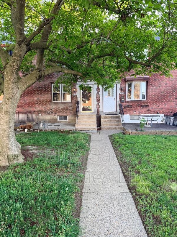 Building Photo - 902 Maple Ave