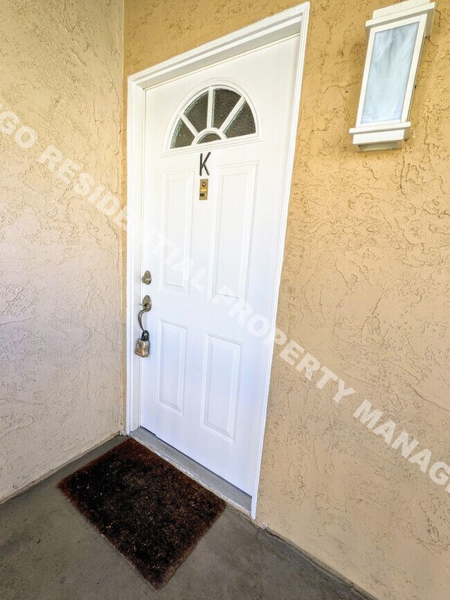 Building Photo - Elegant Updated 1 Bed / 1 Bath Condo in De...