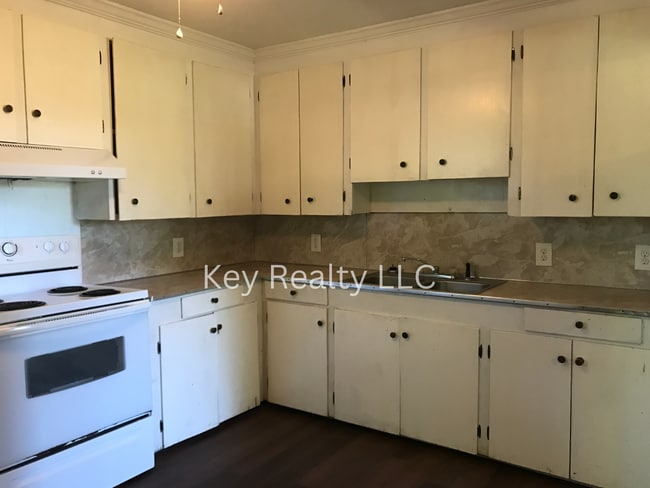 Building Photo - 210 Ball St