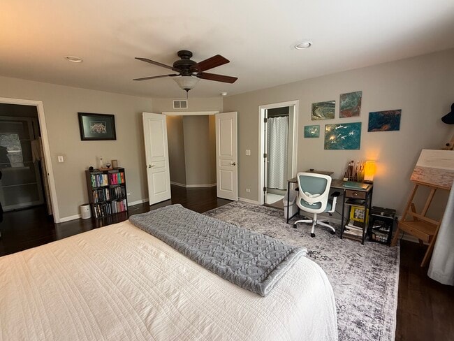 Master bedroom - 3157 Bromley Ln