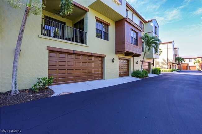 Building Photo - 9107 Capistrano St S