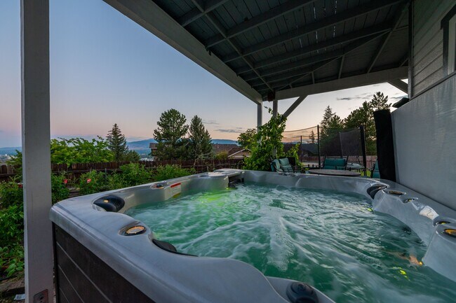 Foto del edificio - 932 University Ridge Ct