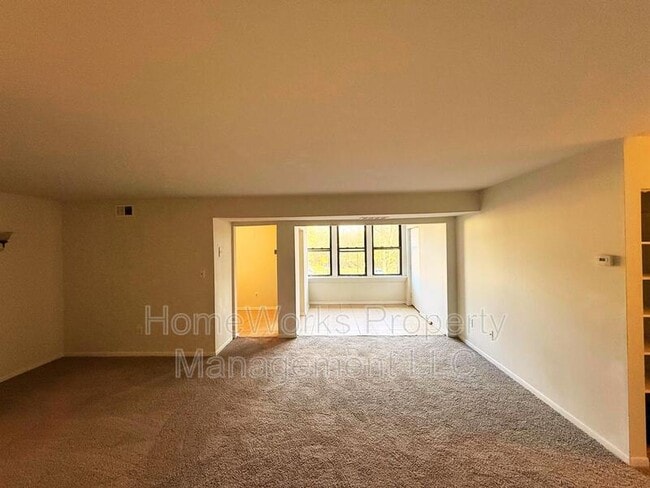 Building Photo - 9633 White Acre Rd