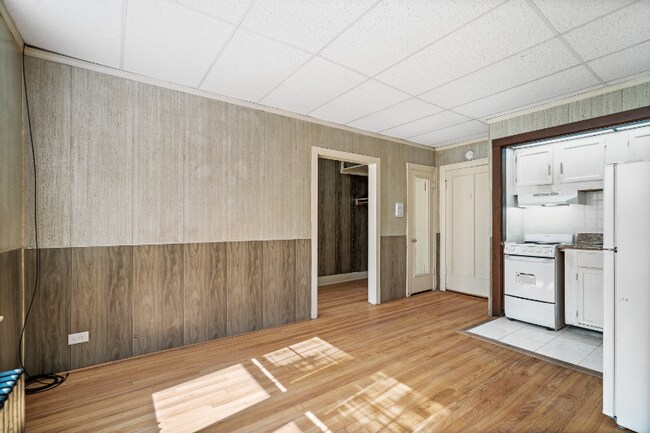 Building Photo - 1440 W Howard St