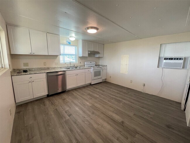 Building Photo - 110 20th St