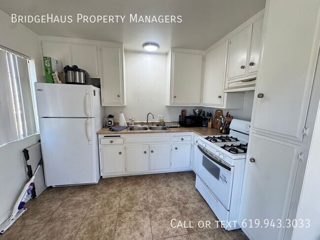 Foto del edificio - 1000 Leslie Rd