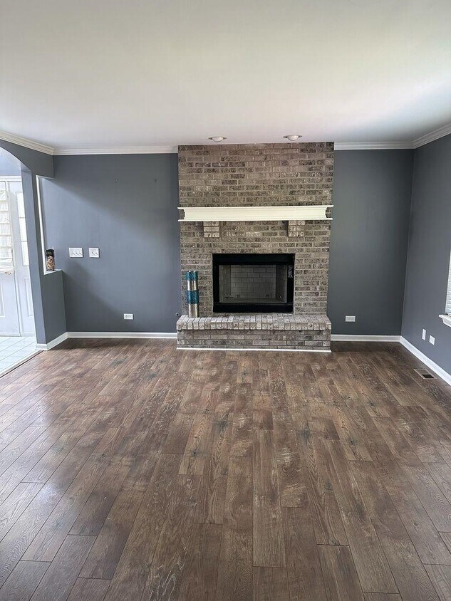 Foto principal - 3 bedroom in Naperville IL 60564