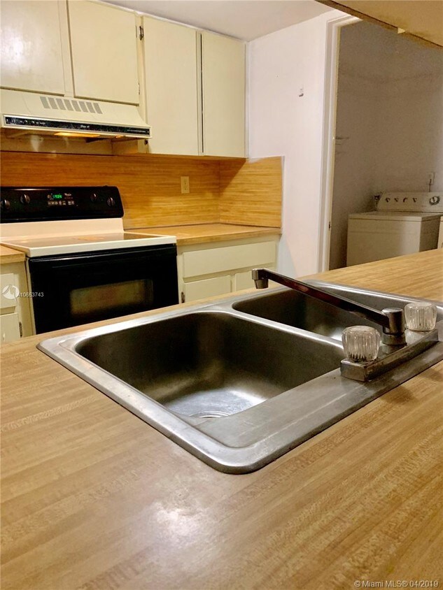 Foto principal - 320 W Park Dr