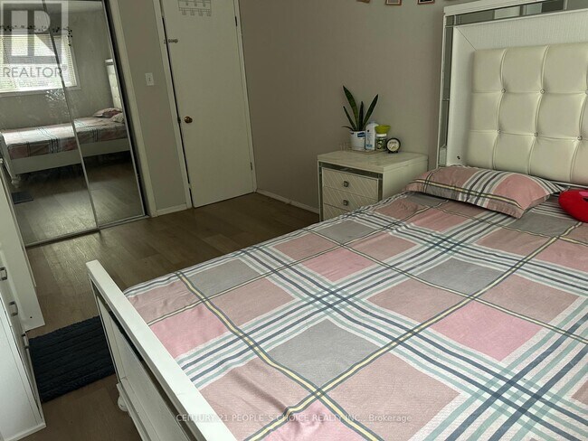 Photo du bâtiment - 147 Bruce Beer Dr