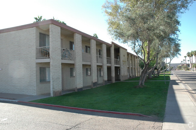 Building Photo - University Gardens