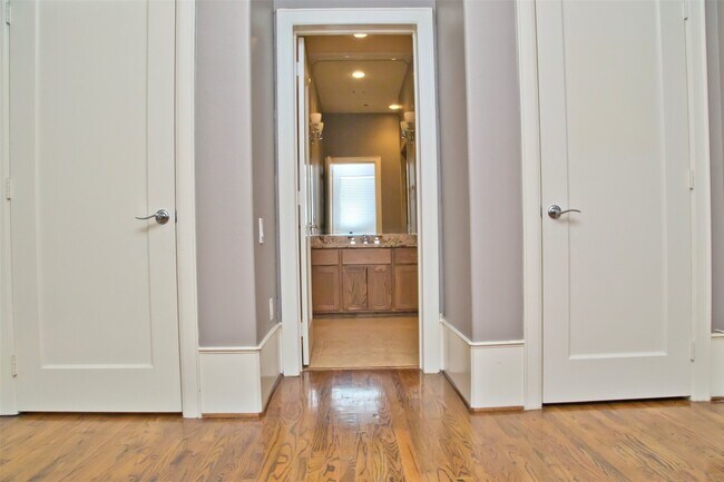 Foto del edificio - 1215 Rosedale St