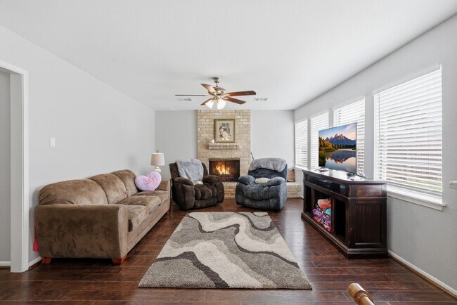 Foto del edificio - 15822 Echo Hill Dr