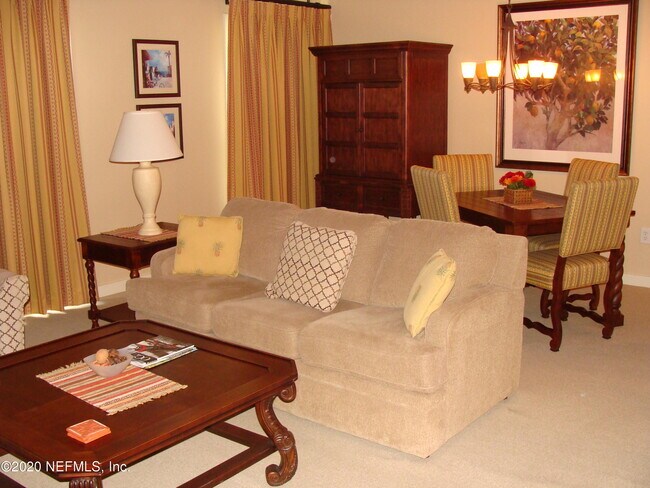 Foto del edificio - 965 Registry Blvd