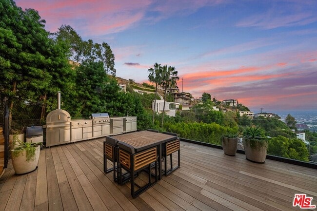 Foto del edificio - 8800 Hollywood Blvd