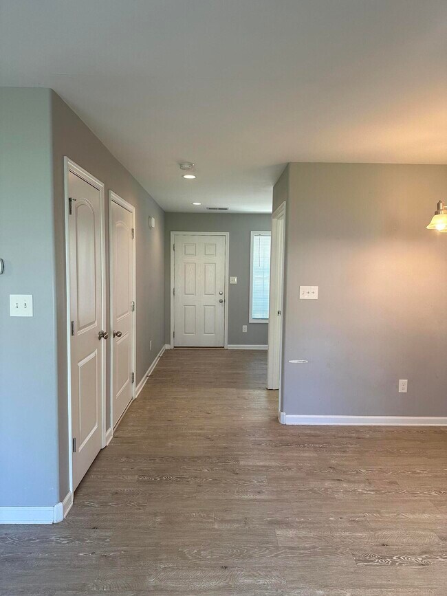 Building Photo - 2353 Walcot Way