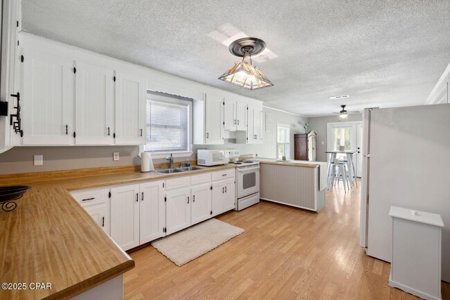 Foto del edificio - 6303 Strickland Rd