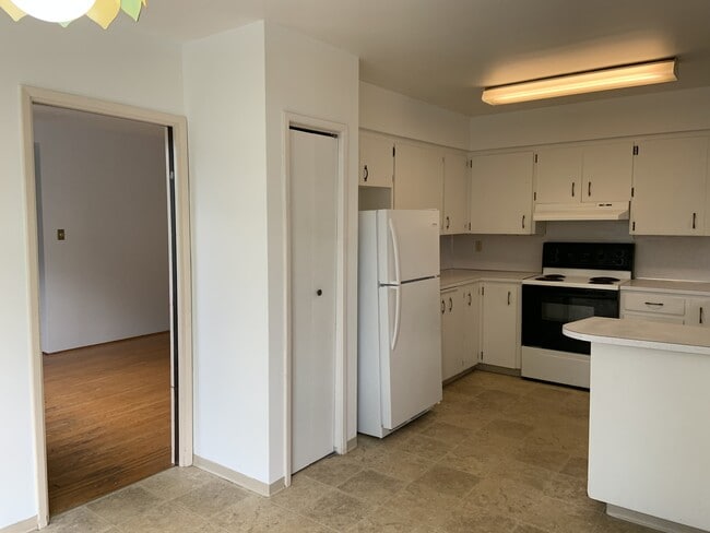 Building Photo - 5342-539A 9a Ave