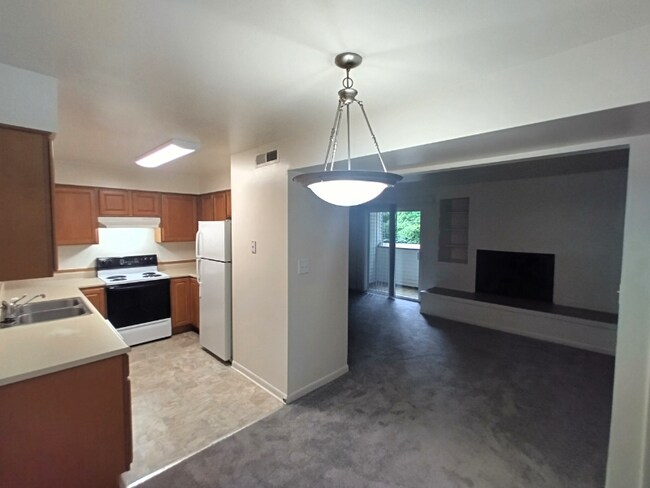 Foto del edificio - 600 Reusens Rd