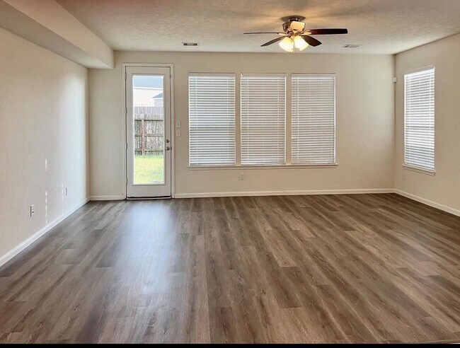 Building Photo - 28519 Willow Orchard Ln