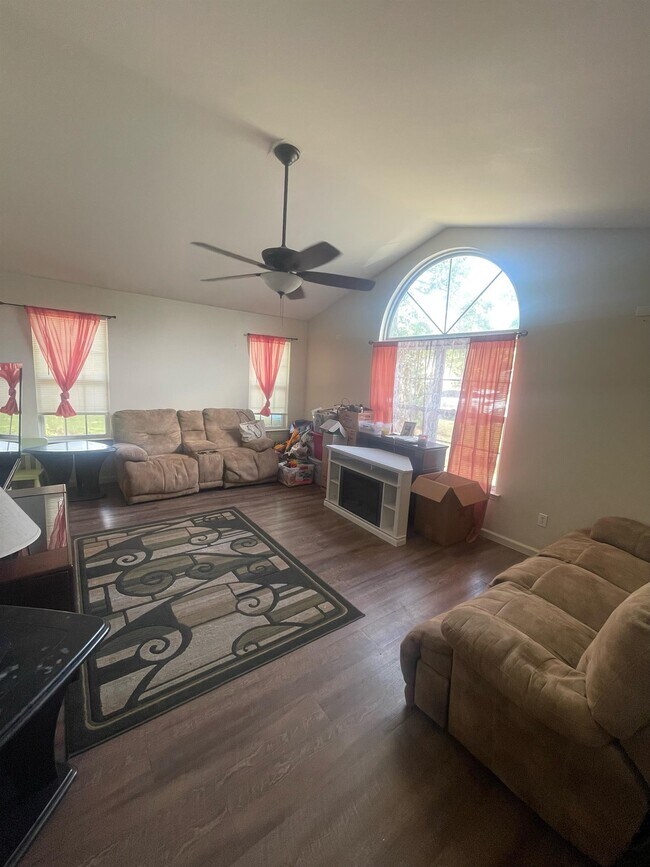 14 Susquehanna Trail, Crawfordville, FL 32327 House Rental in