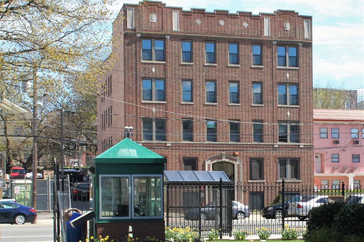 2040 John Fitzgerald Kennedy Blvd, Jersey City, NJ 07305 Apartments