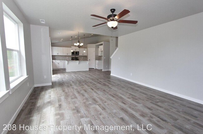 Building Photo - 1465 W Tumble Creek Dr