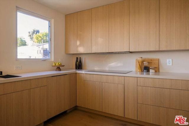 Foto del edificio - 1930 Kemper St