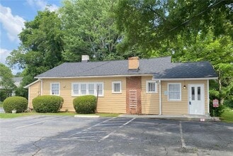 Building Photo - 175 Park Dr