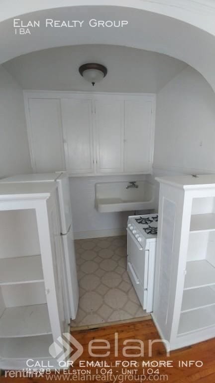 Building Photo - 4588 N Elston 104