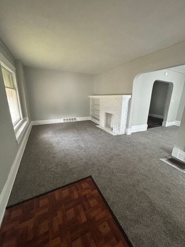 Foto del edificio - Stunning 4 beds 1 bath in Cleveland!