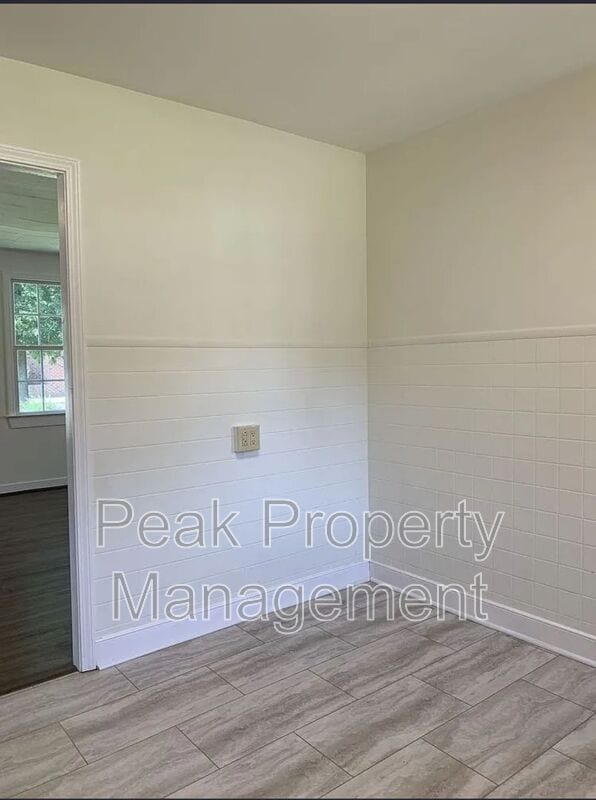 Building Photo - 2204 Ford Ave