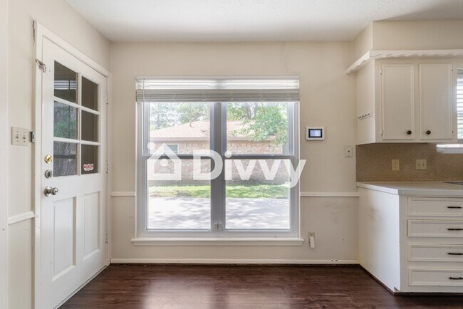 Foto del edificio - 2406 Deasa Dr, Spring, TX 77373, USA